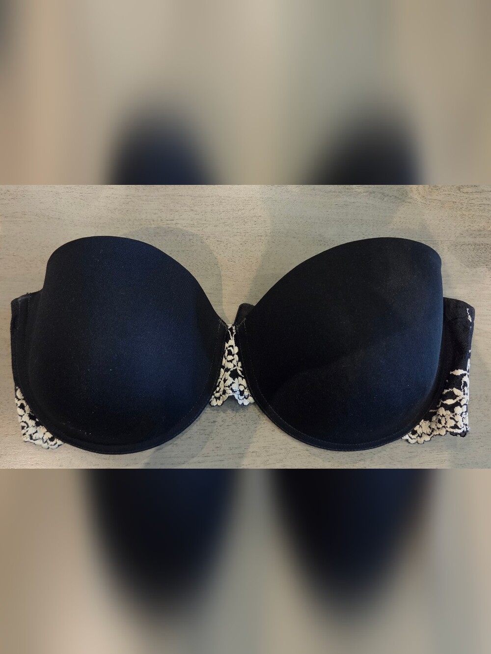 Wacoal Black Strapless T-Shirt Bra with Cream Lace Trim